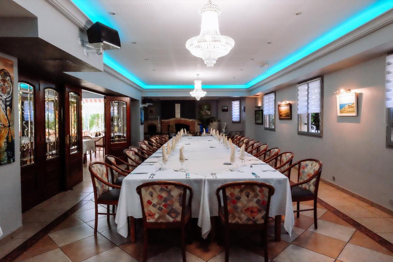 Logis Hotels - Hotel Restaurant L Enclos Donneville ภายนอก รูปภาพ