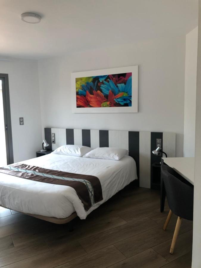 Logis Hotels - Hotel Restaurant L Enclos Donneville ภายนอก รูปภาพ